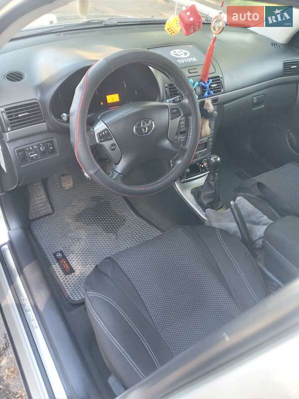 Универсал Toyota Avensis 2009 в Городке