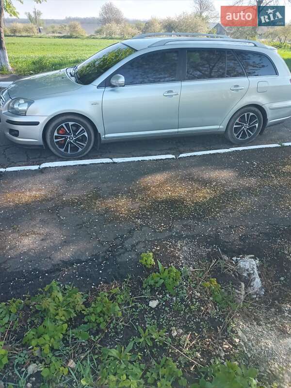 Универсал Toyota Avensis 2009 в Городке