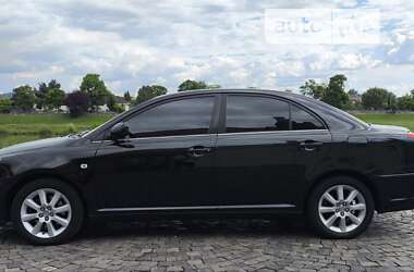 Седан Toyota Avensis 2005 в Мукачевому