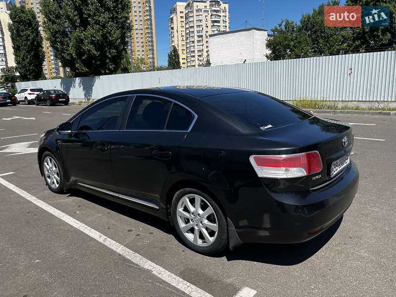 Седан Toyota Avensis 2008 в Киеве