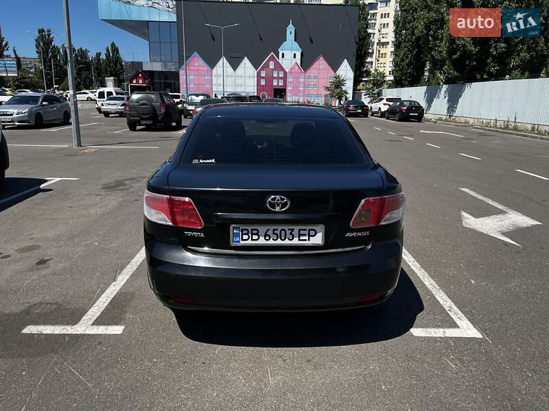 Седан Toyota Avensis 2008 в Киеве