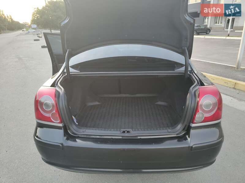 Седан Toyota Avensis 2008 в Днепре