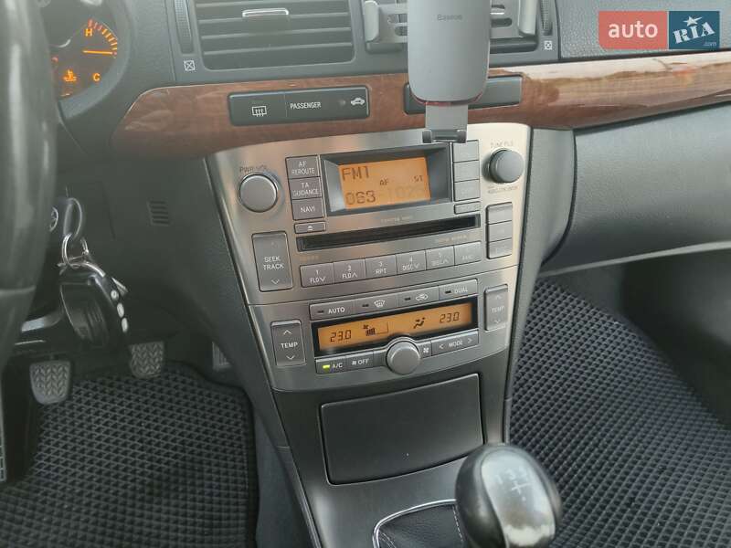 Седан Toyota Avensis 2008 в Днепре