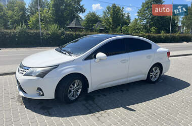 Седан Toyota Avensis 2012 в Львові