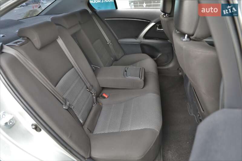 Седан Toyota Avensis 2012 в Харкові