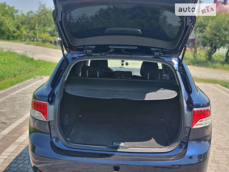 Универсал Toyota Avensis 2011 в Черновцах