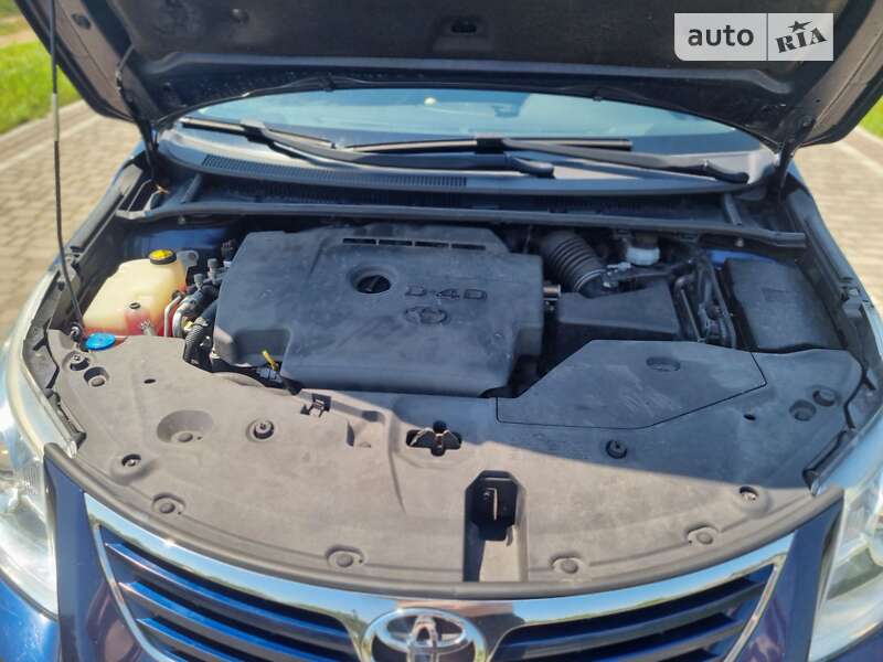 Универсал Toyota Avensis 2011 в Черновцах