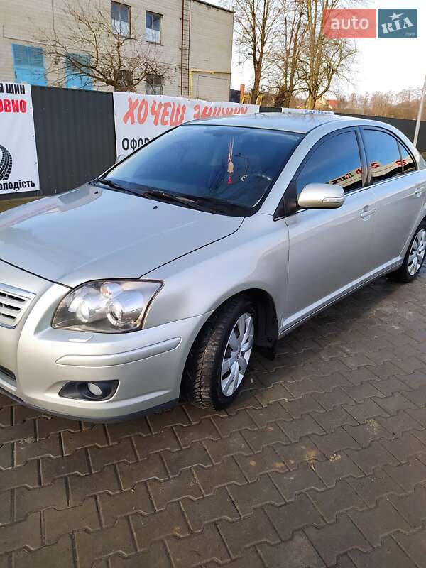Седан Toyota Avensis 2007 в Львові