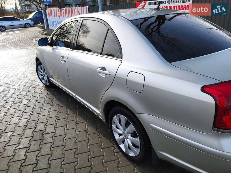 Седан Toyota Avensis 2007 в Львові