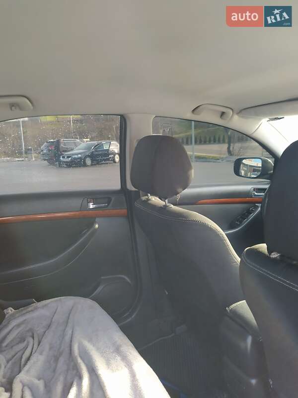 Седан Toyota Avensis 2007 в Львові