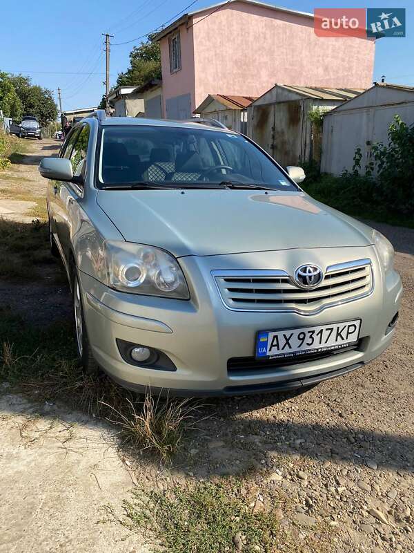 Універсал Toyota Avensis 2007 в Чернівцях