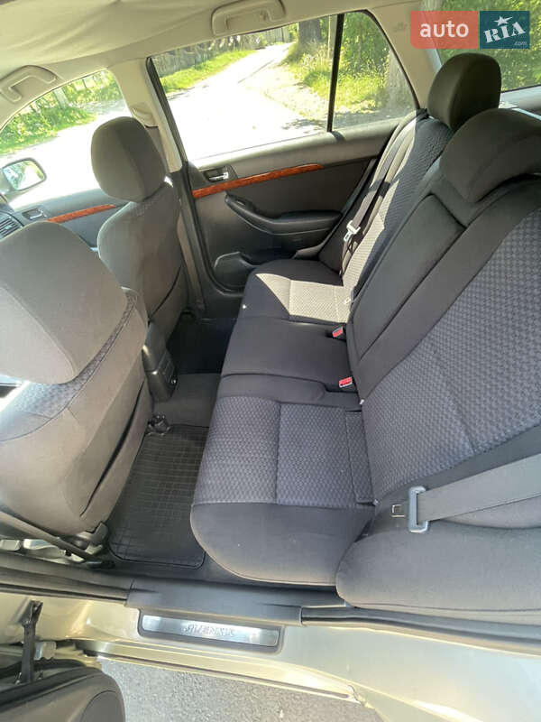 Универсал Toyota Avensis 2006 в Делятине