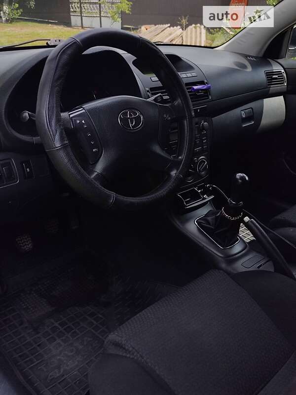 Универсал Toyota Avensis 2005 в Тульчине