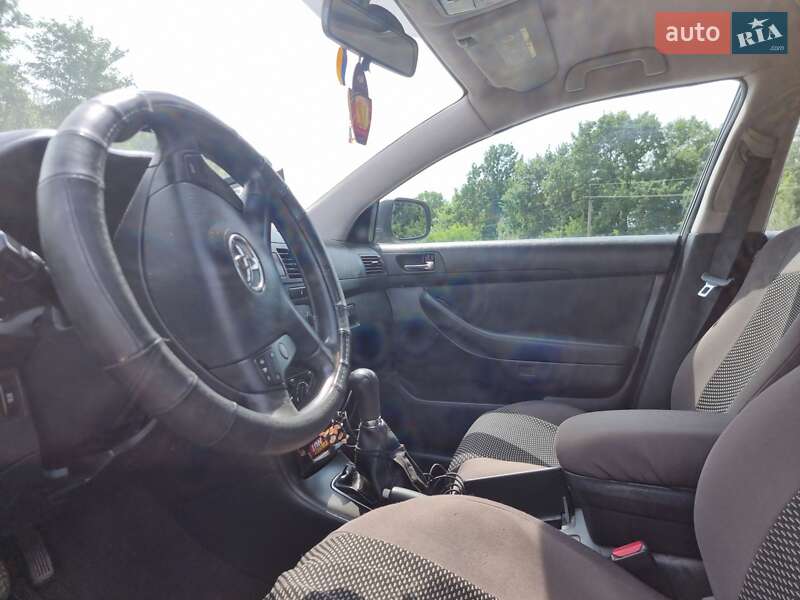 Седан Toyota Avensis 2006 в Кременці