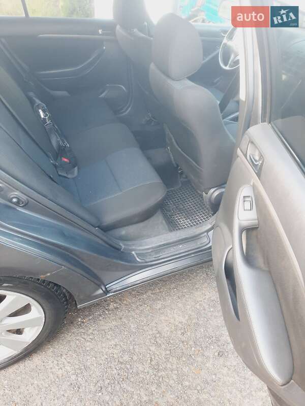 Универсал Toyota Avensis 2008 в Кельменцах