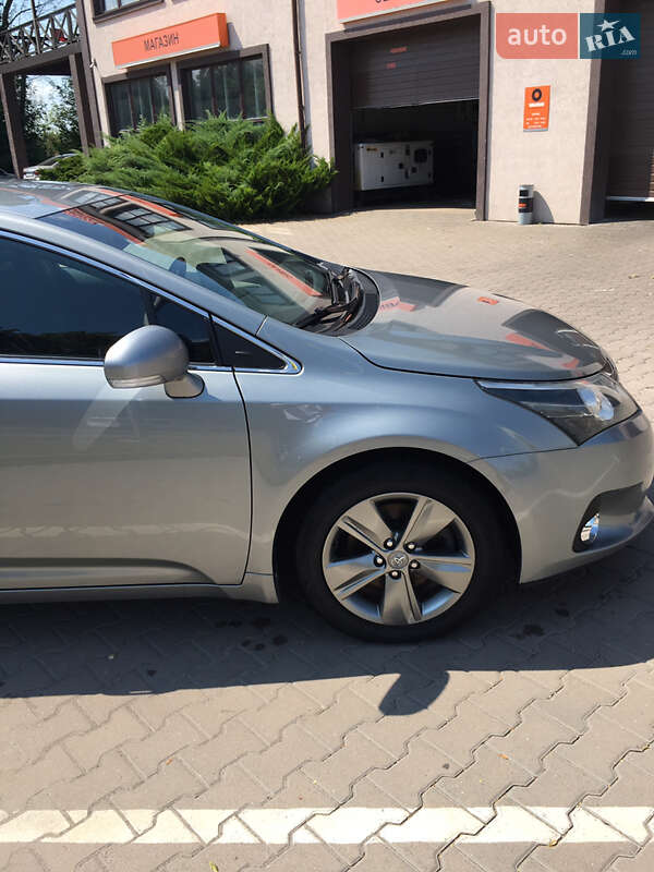 Седан Toyota Avensis 2015 в Василькове