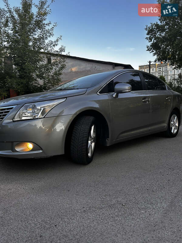Седан Toyota Avensis 2011 в Василькове