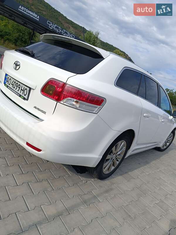 Универсал Toyota Avensis 2011 в Виноградове