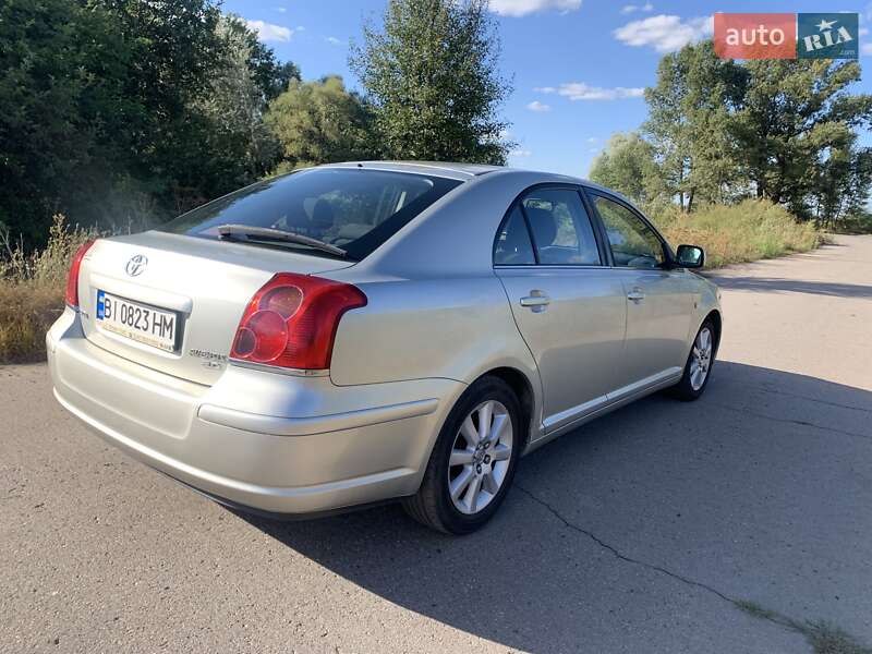 Лифтбек Toyota Avensis 2004 в Полтаве