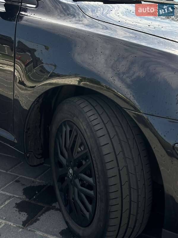 Універсал Toyota Avensis 2008 в Трускавці