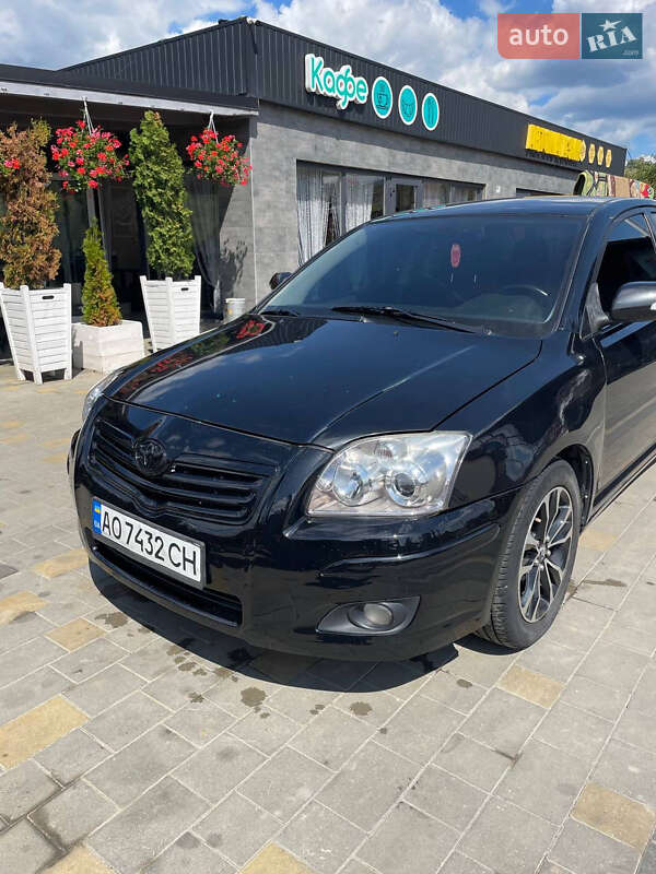 Седан Toyota Avensis 2008 в Лазещине