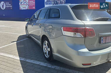 Универсал Toyota Avensis 2010 в Нововолынске