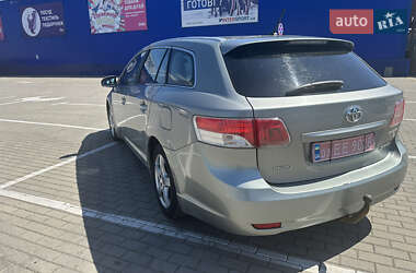 Универсал Toyota Avensis 2010 в Нововолынске