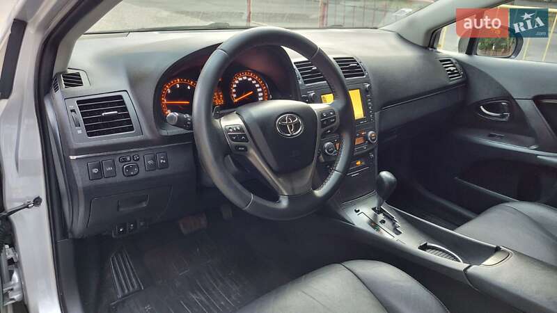 Седан Toyota Avensis 2009 в Одесі