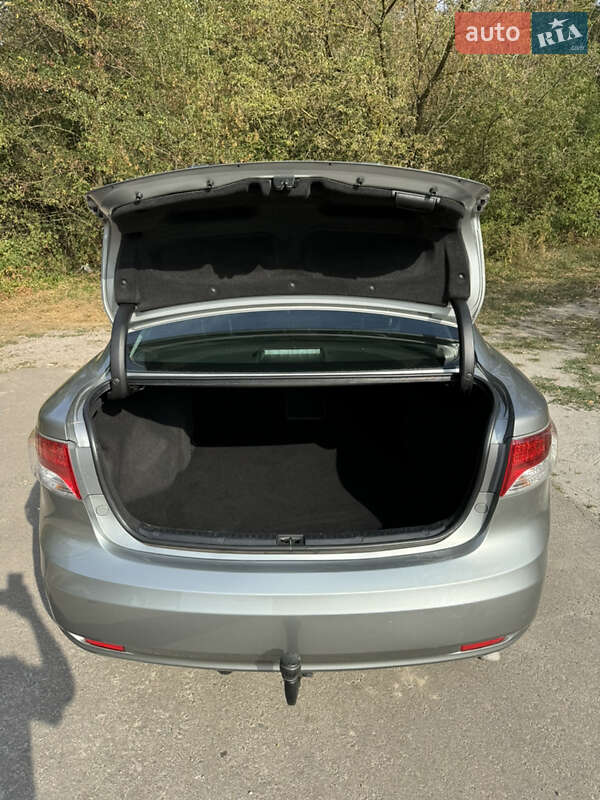 Седан Toyota Avensis 2011 в Житомирі