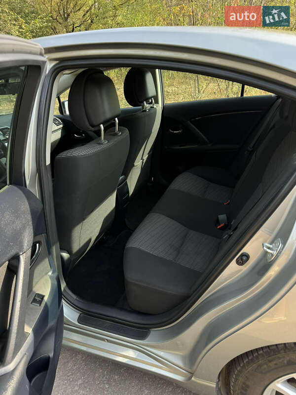 Седан Toyota Avensis 2011 в Житомирі