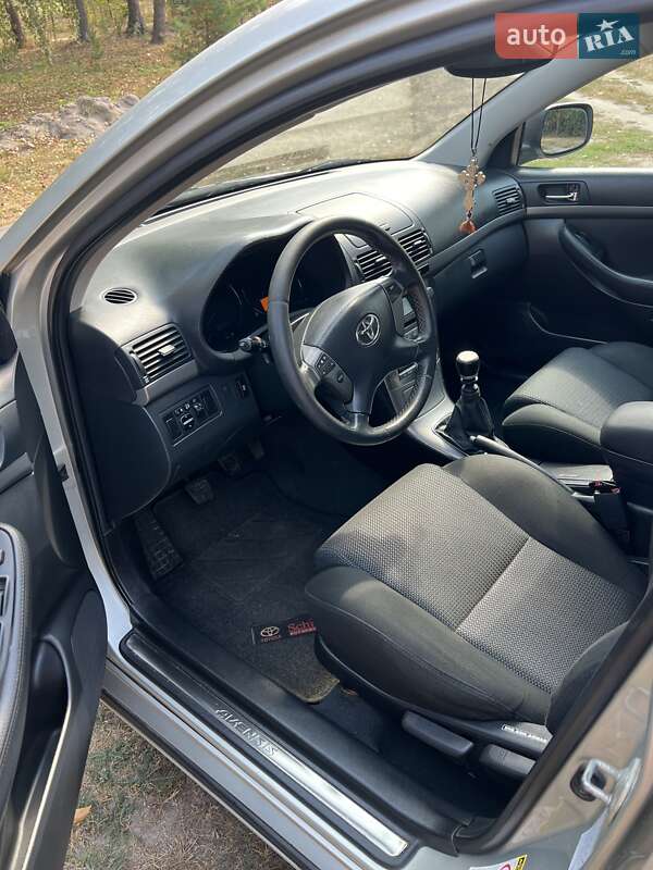 Седан Toyota Avensis 2007 в Виннице