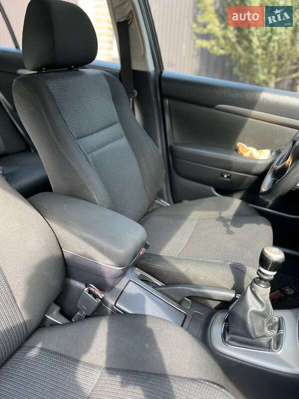 Седан Toyota Avensis 2007 в Виннице