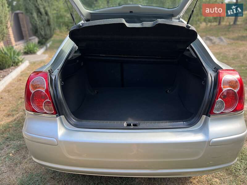 Седан Toyota Avensis 2007 в Виннице