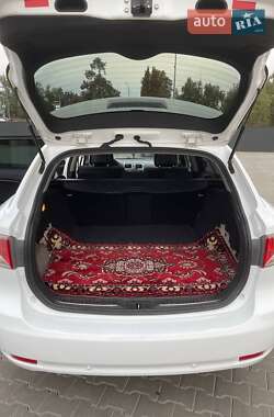 Універсал Toyota Avensis 2011 в 