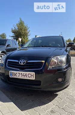 Универсал Toyota Avensis 2006 в Вараше