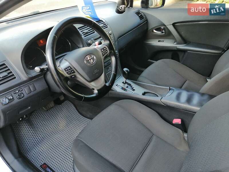 Седан Toyota Avensis 2008 в Кременчуге