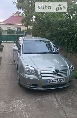 Седан Toyota Avensis 2004 в Измаиле