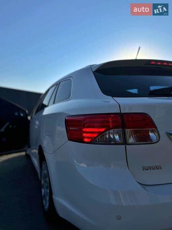 Универсал Toyota Avensis 2012 в Хмельницком