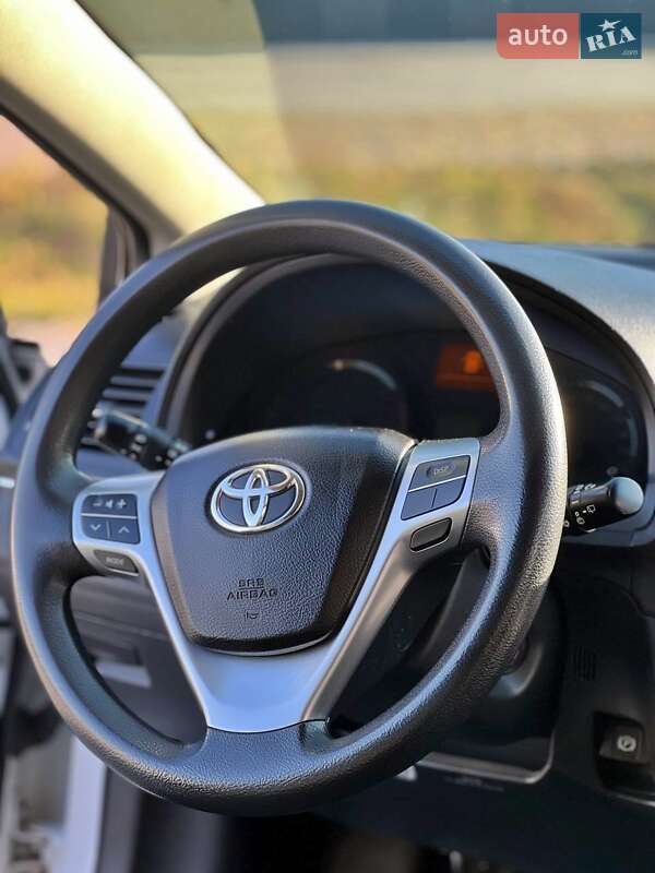 Универсал Toyota Avensis 2012 в Хмельницком