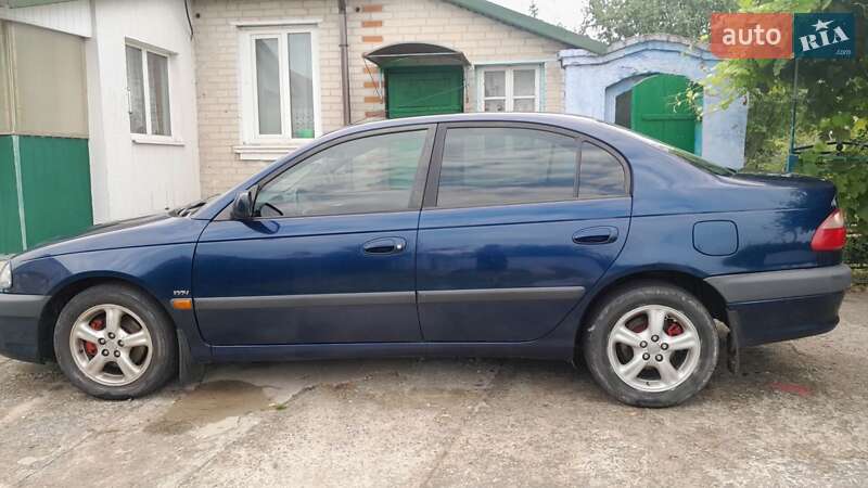 Седан Toyota Avensis 2001 в Луцке