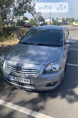 Седан Toyota Avensis 2008 в Киеве