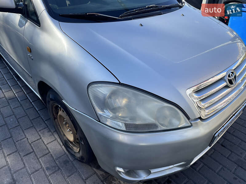 Універсал Toyota Avensis 2001 в Києві