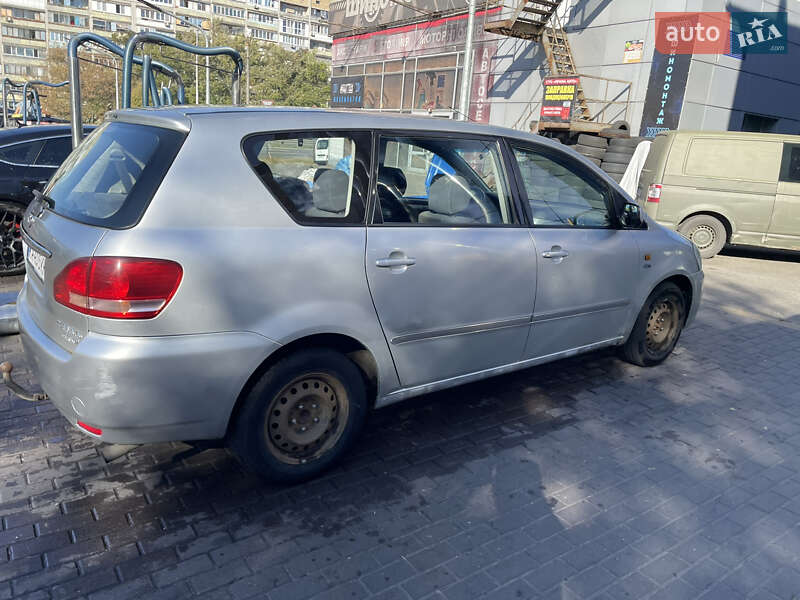Універсал Toyota Avensis 2001 в Києві