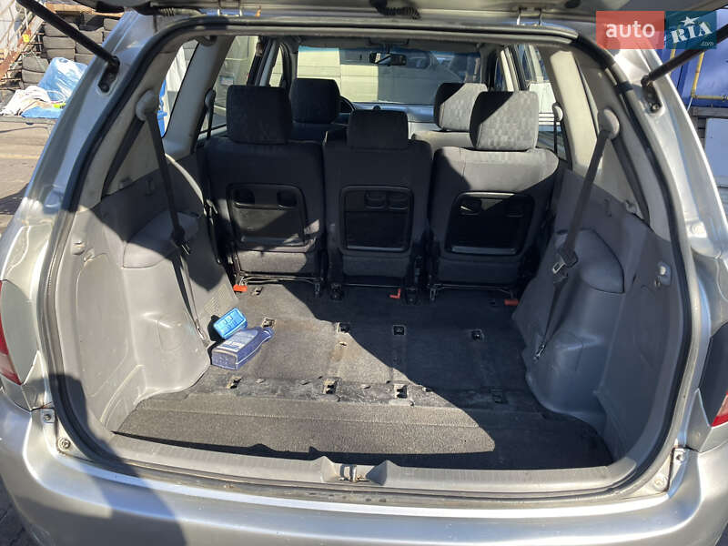 Універсал Toyota Avensis 2001 в Києві