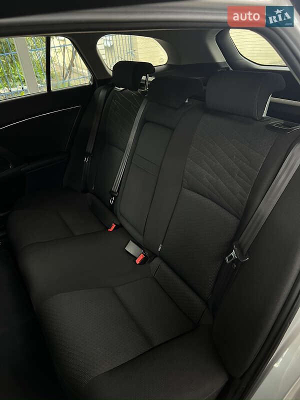 Универсал Toyota Avensis 2011 в Тернополе