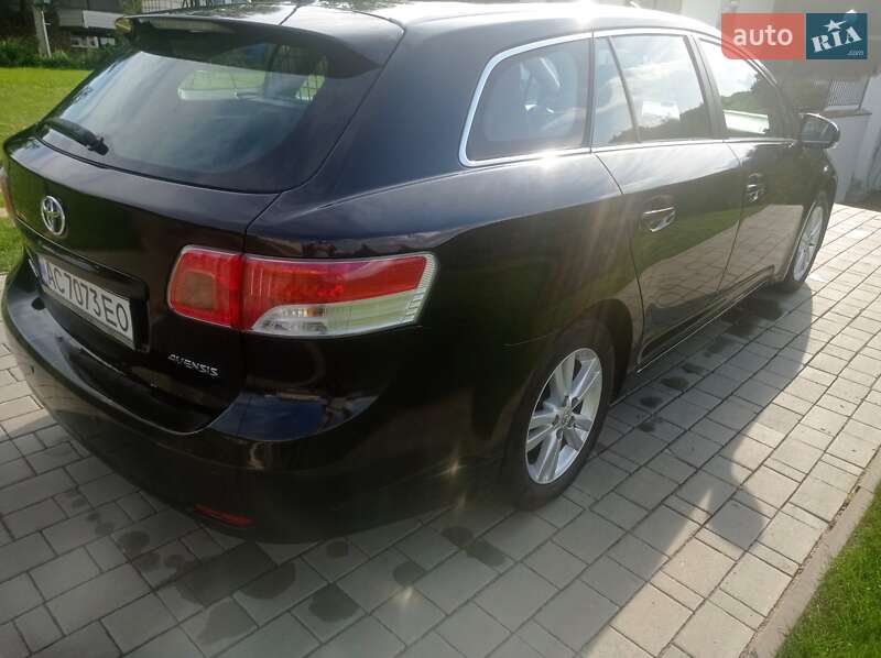 Универсал Toyota Avensis 2010 в Горохове