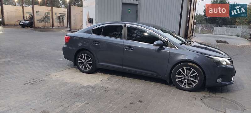 Toyota Avensis 2012