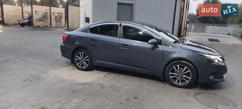 Toyota Avensis 2012