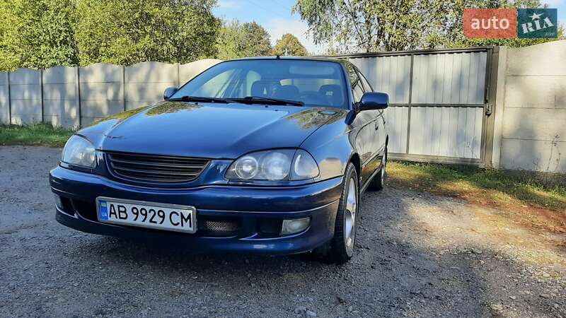 Ліфтбек Toyota Avensis 1999 в Бару