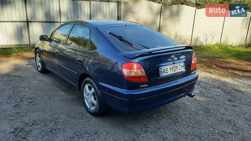Ліфтбек Toyota Avensis 1999 в Бару